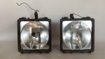 Par de Refletores antigos anos 90.  voltagem 220v não foram testados porém podem ser adaptados para 110v estrutura em grosso metal medindo: 22cm largura, 23cm altura, 17cm profundidade.