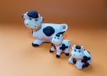 Conjunto de vacas holandesas em porcelana - Maior: 14 X 11,5 X 8,5 cm