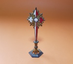 Mini ostensório em metal, bonita decoração religiosa, para mesa ou altar - Dimensão: 10,5 X 3,5 cm