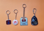 Lote de 4 antigos chaveiros - Vide fotos!