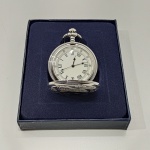 Antigo Relógio de Bolso, Coleção Gentleman, Na Caixa original, Em Ótimo Estado, nunca usado,  Não testado o funcionamento. Medidas da Caixa: Altura: 2 cm, Largura: 10 cm, Comprimento: 12 cm, Peso: 90 g.