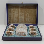 Jogo de Xícaras, Em Porcelana Japonesa ``Casca de Ovo``, Década de 50, Com Detalhes, Faltando 1 Pires, Na Caixa Original. Medidas da Caixa: Altura: 6,5 cm, Largura: 21 cm, Comprimento: 30 cm, Peso Total: 730 g. 