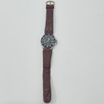 Relógio de Pulso, Marca Technos, Modelo Skydiver 150M, Pulseira de Couro com Detalhes, Não testado o Funcionamento. Medidas: Altura: 0,5 cm, Largura: 4 cm, Comprimento: 27,5 cm, Peso: 55 g.