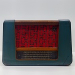 Antigo Rádio Valvuado, Marca Tesla, Modelo ARIE 501 A, Para Restauro, Não testado o Funcionamento, com passagem de praga. Medidas: Altura: 30,5 cm, Largura: 16 cm, Comprimento: 46 cm, Peso 8200 g.