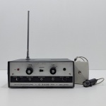 Sintonizador de Rádio FM, Marca Geloso, Modelo G.3339-FM, Acompanha Transmissor de Microfone Geloso M21, Na Caixa, Não testado o funcionamento de Nenhum.  Medidas da Caixa: Altura: 14 cm, Largura: 25 cm, Comprimento: 25 cm, Peso Total: 2640 g.