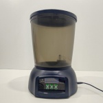 Alimentador Automático Para Peixes, Marca Jebao, Modelo WSQ-01, Acompanha o Fio, Ligando, mas não testado o Funcionamento. Medidas: Altura: 31 cm, Largura: 25 cm, Comprimento: 21,5 cm, Peso Total: 1910 g.