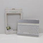 Teclado Bluetooth Móvel, Para ser Usado com Tablets ou Smartphones, Na Caixa, Não testado o funcionamendo. Medidas da Caixa: Altura: 1 cm, Largura: 19,5 cm, Comprimento: 31,5 cm, Peso Total: 350 g.