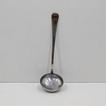 Concha de Cozinha, Marca Abert, 18/10, Italiana, Em Metal. Medidas: Altura: 30 cm, Largura: 9 cm, Comprimento: 9 cm, Peso: 140 g.