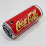 Antigo Telefone, Formato Lata Coca Cola, Colecionável, Decáda de 80, Não acompanha o Fio, Com Detalhes, Não testado o funcionamento. Medidas: Altura: 16 cm, Largura: 6 cm, Comprimento: 6 cm, Peso: 370 g.