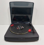 Toca Disco, Marca Gradiente, Modelo TT-VC, Em Bom Estado de Conservação, Não testado o funcionamento. Medidas: Altura: 9 cm, Largura: 34,5 cm, Comprimento: 36 cm, Peso: 2030 g.