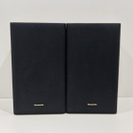 Par de Caixas de Som, Marca Panasonic, Modelo SB-CH52, Não testado o funcionamento. Medidas de Um: Altura: 34,5 cm, Largura: 18 cm, Comprimento: 20 cm, Peso Total: 5330 g.