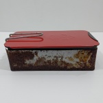 Antiga Assadeira, Forma Esmaltada com Grelha Removível, Fog, Sem marca aparente, Com Desgastes pelo Tempo e Uso, Não testado. Medidas: Altura: 8 cm, Largura: 18 cm, Comprimento: 30,5 cm, Peso: 2000 g.