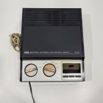 Secretária Eletrônica, Marca CCE, Modelo TS-30, Ligando, mas não testado o funcionamento. Medidas: Altura: 7 cm, Largura: 22 cm, Comprimento: 27 cm, Peso: 3010 g.