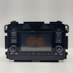 Rádio Automotivo Multimídia, Marca Honda, Modelo 391000-T7T-M7 13-M1, Em Bom Estado de Conservação, Não testado o funcionamento. Medidas: Altura: 15,5 cm, Largura: 18,5 cm, Comprimento: 25 cm, Peso: 2070 g.