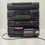 Mini System, Marca Aiwa, Modelo CX-ZM2800LH, Ligando, mas não testado o funcionamento. Medidas: Altura: 39 cm, Largura: 31 cm, Comprimento: 36 cm, Peso: 10700 g.