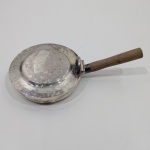 Antiga Migalheira, Marca St james, Em Metal espessurado a Prata, Com Desgastes da prata pelo Tempo e Uso. Medidas: Altura: 2,5 cm, Largura: 14,5 cm, Comprimento: 25,5 cm, Peso: 450 g.