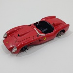Decoração, Miniatura da Ferrari 250 Testa Rossa, Scala 1/18, Ano 1957, Para Restauro. Medidas: Altura: 4 cm, Largura: 10 cm, Comprimento: 24 cm, Peso: 590 g.