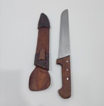 Faca Para Churrasco, Descrição na Lâmina `Eltorc Inox`, Com Cabo em Madeira, Com a Bainha. Medidas: Altura: 6 cm, Largura: 1,5 cm, Comprimento: 43,5 cm, Peso: 360 g. 