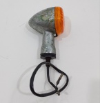 Pisca Seta Traseiro, Para Moto, Com Detalhes pelo Tempo, Não testado. Medidas: Altura: 12 cm, Largura: 7,5 cm, Comprimento: 5 cm, Peso: 120 g.