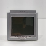 Termômetro Digital com Luz de Led, Sem marca aparente, Sem a tampa de Tras, Não testado o funcionamento. Medidas: Altura: 10 cm, Largura: 6 cm, Comprimento: 11 cm, Peso: 150 g.