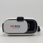 Óculos de Realidade Virtual, Marca VR Box, Com Desgaste pelo Tempo e Uso, Não testado. Medidas: Altura: 9,5 cm, Largura: 13,5 cm, Comprimento: 19,5 cm, Peso: 400 g.