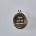 reliquia de Primiro grau (ex ossibus) de SANTA CECILIA VIRGEM E MARTIR.   Teca antiga em latao  com desgastes do tempo, nada que afete a reliquia.   sigilo intacto.