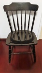 Cadeira Country de Harvard em madeira maciça.- Medidas: 48x41x86 cm - Com marcas do tempo