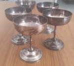Conjunto com 5 taças de sobremesa, em metal espessurado a prata, Medidas: 11x9cm.