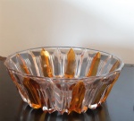 Saladeira em cristal nas tonalidades âmbar e transparente na forma redonda - Diâmetro; 20 cm