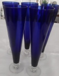 Jogo de cinco taças tulipas em vidro na cor azul cobalto - Altura: 24 cm