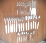 Lote de faqueiro com cabo em material sintético e inox