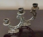 Delicado castiçal triplo para vela em metal - Altura: