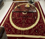 Lindo tapete vermelho bordo com recortes no medalhao e bordas na cor bege Lote com desgaste do tempo, esfarinhando e com marcas como mostra na foto - Medidas: 1,19x 2,95 cm