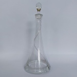 Licoreira em vidro filetado a ouro. Altura: : 38 cm c/ tampa e x49 cm (circ) ou 15,29 (diâm).