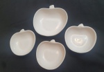 Quatro petisqueira em louça na cor branca em forma de maça - Medidas: 17x17 cm e 13x13 cm