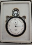 Raríssimo cronômetro suisso, a corda, mostrador em porcelana, caixa em níquel, funcionando,