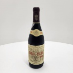 Barca Velha 1985  Casa Ferreirinha  Douro DOC (750 ml / 12,5% vol.)Produzido pela icônica Casa Ferreirinha, sob a direção técnica da Sogrape Vinhos, o Barca Velha 1985 é um vinho tinto de guarda elaborado com as castas tradicionais do Douro  Touriga Nacional, Touriga Franca, Tinta Roriz e Tinta Barroca  provenientes de vinhas antigas situadas em encostas xistosas da região. Após uma criteriosa vinificação e estágio prolongado em barricas de carvalho francês, este vinho passou por um processo de seleção rigoroso antes de receber o título de Barca Velha, o mais prestigiado da Casa Ferreirinha. Apresenta coloração rubi profundo com reflexos atijolados, bouquet complexo de frutas secas, cedro, especiarias finas e notas evoluídas de couro e tabaco. No paladar, é amplo, envolvente e persistente, revelando a evolução magistral de uma das safras históricas do Douro. Origem: Douro DOC, Portugal Produtor: Casa Ferreirinha (Sogrape Vinhos S.A.)Safra: 1985Volume: 750 ml Teor alcoólico: 12,5% vol. Categoria: Tinto de guarda  Ícone português