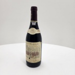 Barca Velha 1991  Casa Ferreirinha  Douro DOC (750 ml / 13% vol.)Símbolo máximo da enologia portuguesa, o Barca Velha 1991 é produzido pela histórica Casa Ferreirinha, do grupo Sogrape, apenas em anos considerados perfeitos. Elaborado com as castas nobres do Douro  Touriga Nacional, Touriga Franca, Tinta Roriz e Tinta Barroca , este vinho passou por longo envelhecimento em barricas de carvalho francês e posterior estágio em garrafa até atingir a maturidade ideal.Apresenta cor rubi intensa, aromas complexos de frutas vermelhas maduras, especiarias, couro e notas de evolução que remetem a cacau e tabaco. No paladar, é denso, equilibrado e persistente, com taninos finos e final harmonioso  um vinho de contemplação, destinado a grandes conhecedores. Origem: Douro DOC, Portugal Produtor: Casa Ferreirinha (Sogrape Vinhos S.A.)Safra: 1991Volume: 750 ml Teor alcoólico: 13% vol. Categoria: Tinto de guarda  Ícone português