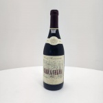 Barca Velha 1991  Casa Ferreirinha  Douro DOC (750 ml / 13% vol.)Símbolo máximo da enologia portuguesa, o Barca Velha 1991 é produzido pela histórica Casa Ferreirinha, do grupo Sogrape, apenas em anos considerados perfeitos. Elaborado com as castas nobres do Douro  Touriga Nacional, Touriga Franca, Tinta Roriz e Tinta Barroca , este vinho passou por longo envelhecimento em barricas de carvalho francês e posterior estágio em garrafa até atingir a maturidade ideal. Apresenta cor rubi intensa, aromas complexos de frutas vermelhas maduras, especiarias, couro e notas de evolução que remetem a cacau e tabaco. No paladar, é denso, equilibrado e persistente, com taninos finos e final harmonioso  um vinho de contemplação, destinado a grandes conhecedores. Origem: Douro DOC, Portugal Produtor: Casa Ferreirinha Sogrape Vinhos S.A.)Safra: 1991Volume: 750 ml, Teor alcoólico: 13% vol. Categoria: Tinto de guarda  Ícone português