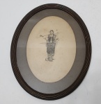 Desenho europeu, fim do século XIX.Figura feminina camponesa em trajes tradicionais, executada com traço fino e delicado, típica da produção acadêmica europeia oitocentista. Trabalho sobre papel com leve pátina do tempo, protegido por moldura oval original de época, em madeira escurecida. Peça decorativa, com características românticas e atmosfera rural. Dimensões: 29x23 centímetros