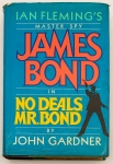 Livro: GARDNER, John. `No Deals, Mr. Bond`, 1ª edição. New York: G. P. Putnam`s Sons, 1987; 317p. Cartonado com sobrecapa.