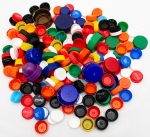 Lote com 200 tampinhas, sendo 150 de garrafas PET e 50 diversas (tamanhos variados). Para artesanato.