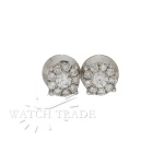 PAR DE BRINCOS DE DIAMANTES EM OURO BRANCO 18K (0.750). ARMAÇÃO EM OURO BRANCO 18K (0.750). PEDRAS: 2 DIAMANTES NATURAIS LAPIDAÇÃO BRILHANTE DE 15 PONTOS CADA (0.15 QUILATE CADA); 18 DIAMANTES NATURAIS, LAPIDAÇÃO BRILHANTE DE 2 PONTOS CADA (0,02 QUILATE CADA); TOTAL EM DIAMANTES: 66 PONTOS (0.66 QUILATE). PESO TOTAL: 1,9g.  GARANTIA DE AUTENTICIDADE. PAGAMENTO PODE SER FEITO EM ATÉ 12X NOS CARTÕES DE CRÉDITO COM CUSTO OPERACIONAL DE 13% DO VALOR TOTAL DA ARREMATAÇÃO. OS LANCES SÃO IRREVOGÁVEIS E IRRETRATÁVEIS. RETIRE SUAS DÚVIDAS ENTRANDO EM CONTATO PELO NOSSO WHATSAPP (51) 98118-7815. 