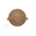 MAGNÍFICO ANEL BOLA DE DIAMANTES EM OURO ROSÉ 18K (0.750). PEDRAS: 368 DIAMANTES NATURAIS, LAPIDAÇÃO BRILHANTE, DE 0.7 PONTO CADA (0.007 QUILATE CADA), TOTALIZANDO 2.57 QUILATES. PESO: 9.7g. DIÂMETRO DA ESFERA DE DIAMANTES: 16.5mm, ARO 17. GARANTIA DE AUTENTICIDADE. PAGAMENTO PODE SER FEITO EM ATÉ 12X NOS CARTÕES DE CRÉDITO COM CUSTO OPERACIONAL DE 13% DO VALOR TOTAL DA ARREMATAÇÃO. OS LANCES SÃO IRREVOGÁVEIS E IRRETRATÁVEIS. RETIRE SUAS DÚVIDAS ENTRANDO EM CONTATO PELO NOSSO WHATSAPP (51) 98118-7815.