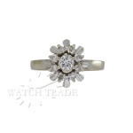 LINDO ANEL CHUVEIRO DE DIAMANTES EM OURO BRANCO 18K (0.750). PESO: 3,5g. PEDRAS: DIAMANTE DE 20 PONTOS (0,2 QUILATE), LAPIDAÇÃO BRILHANTE DE 52 FACETAS, PUREZA VS2, COR H; 8 DIAMANTES DE 2 PONTOS CADA (0,02 QUILATE), LAPIDAÇÃO 8x8 (16 FACETAS). TOTAL EM DIAMANTES: 0,36 QUILATE, ARO 19.   GARANTIA DE AUTENTICIDADE. PAGAMENTO PODE SER FEITO EM ATÉ 12X NOS CARTÕES DE CRÉDITO COM CUSTO OPERACIONAL DE 13% DO VALOR TOTAL DA ARREMATAÇÃO. OS LANCES SÃO IRREVOGÁVEIS E IRRETRATÁVEIS. RETIRE SUAS DÚVIDAS ENTRANDO EM CONTATO PELO NOSSO WHATSAPP (51) 98118-7815.