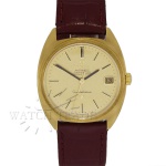 RARO E IMPECÁVEL OMEGA CONSTELLATION C-SHAPE LINEN DIAL **OURO 18K MACIÇO**. REF. 168.017. CAIXA EM OURO 18K (0.750) MACIÇO, MODELO C-SHAPE (DESIGN GERALD GENTÁ), ASSINADA OMEGA. MEDE 35x40mm. MOSTRADOR (OM - OR MASSIF) EM OURO MACIÇO 18K (0.750), TEXTURIZADO TIPO LINHO (LINEN DIAL), SEM NENHUM PONTO DE OXIDAÇÃO OU DESGASTE. VIDRO EM CRISTAL ACRÍLICO, ASSINADO OMEGA. COROA EM METAL ENCAPADO EM OURO, ASSINADO OMEGA. MÁQUINA AUTOMÁTICA OMEGA CAL. 564. PULSEIRA EM COURO. FECHO EM METAL COM ACABAMENTO DOURADO, ASSINADO OMEGA. RELÓGIO EM IMPECÁVEL ESTADO DE CONSERVAÇÃO, COM TODOS OS TIMBRES EXTERNOS PERFEITAMENTE PRESERVADOS, BEZEL COM CANELADO PERFEITO. PESO EM OURO 35g. RELÓGIO FUNCIONANDO, REVISADO, GARANTIA DE FUNCIONAMENTO DE 1 ANO. GARANTIA DE AUTENTICIDADE. PAGAMENTO PODE SER FEITO EM ATÉ 12X NOS CARTÕES DE CRÉDITO COM CUSTO OPERACIONAL DE 13% DO VALOR TOTAL DA ARREMATAÇÃO. OS LANCES SÃO IRREVOGÁVEIS E IRRETRATÁVEIS. RETIRE SUAS DÚVIDAS ENTRANDO EM CONTATO PELO NOSSO WHATSAPP (51) 98118-7815.