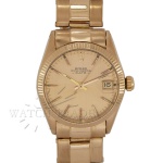 RELÓGIO ROLEX DATE EM OURO ROSÉ 18K MACIÇO. REF. 6627. CAIXA EM OURO ROSÉ 18K (0.750), ASSINADA ROLEX. MEDE 30mm. VIDRO EM ACRÍLICO. COROA EM METAL ENCAPADO EM OURO ROSÉ 18K (0.750), ASSINADA ROLEX. MÁQUINA AUTOMÁTICA ROLEX CALIBRE 1161 . PULSEIRA TIPO OYSTER, GAY FRÉRES, EM OURO ROSÉ 18K (0.750) MACIÇO, ASSINADA ROLEX.  RELÓGIO FUNCIONANDO, REVISADO, GARANTIA DE FUNCIONAMENTO DE 1 ANO. GARANTIA DE AUTENTICIDADE. RELÓGIO EXTREMAMENTE RARO EM OURO ROSÉ! PAGAMENTO PODE SER FEITO EM ATÉ 12X NOS CARTÕES DE CRÉDITO COM CUSTO OPERACIONAL DE 13% DO VALOR TOTAL DA ARREMATAÇÃO. OS LANCES SÃO IRREVOGÁVEIS E IRRETRATÁVEIS. RETIRE SUAS DÚVIDAS ENTRANDO EM CONTATO PELO NOSSO WHATSAPP (51) 98118-7815.