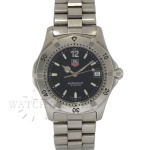 RELÓGIO TAG HEUER PROFESSIONAL SÉRIE 2000. REF. WK1110-1. CAIXA EM AÇO INOXIDÁVEL, ASSINADA TAG HEUER. MEDE 38mm. VIDRO EM CRISTAL DE SAFIRA. COROA EM AÇO INOXIDÁVEL, ASSINADA TAG HEUER. MÁQUINA QUARTZ TAG HEUER. PULSEIRA EM AÇO INOXIDÁVEL, ASSINADA TAG HEUER. POSSUI SOBRE CAIXA, ESTOJO, MANUAL E CERTIFICADO ORIGINAIS TAG HEUER. FUNCIONANDO, PORÉM NÃO REVISADO. GARANTIA DE AUTENTICIDADE. PAGAMENTO PODE SER FEITO EM ATÉ 12X NOS CARTÕES DE CRÉDITO COM CUSTO OPERACIONAL DE 13% DO VALOR. OS LANCES SÃO IRREVOGÁVEIS E IRRETRATÁVEIS. RETIRE SUAS DÚVIDAS ENTRANDO EM CONTATO PELO NOSSO WHATSAPP (51) 98118-7815.