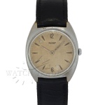ANTIGO RELÓGIO TISSOT C-SHAPE MOSTRADOR GUILHOCHE. CAIXA EM METAL COM ACABAMENTO CROMADO, FUNDO EM AÇO INOXIDÁVEL. MEDE 35mm. VIDRO EM ACRÍLICO. MÁQUINA CORDA MANUAL CALIBRE 27. PULSEIRA EM COURO.  RELÓGIO FUNCIONANDO, PORÉM NÃO REVISADO. GARANTIA DE AUTENTICIDADE. PAGAMENTO PODE SER FEITO EM ATÉ 12X NOS CARTÕES DE CRÉDITO COM CUSTO OPERACIONAL DE 13% DO VALOR TOTAL DA ARREMATAÇÃO. OS LANCES SÃO IRREVOGÁVEIS E IRRETRATÁVEIS. RETIRE SUAS DÚVIDAS ENTRANDO EM CONTATO PELO NOSSO WHATSAPP (51) 98118-7815.