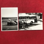 Fotografia, 2 fotos de automóveis antigos, fusca e ônibus com teto elevado - 1960 - 